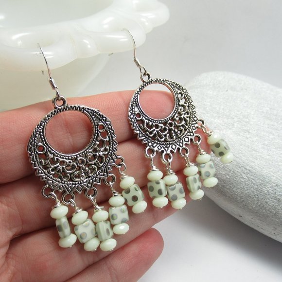 Uranium glass chandelier earrings - Picture 10 of 11